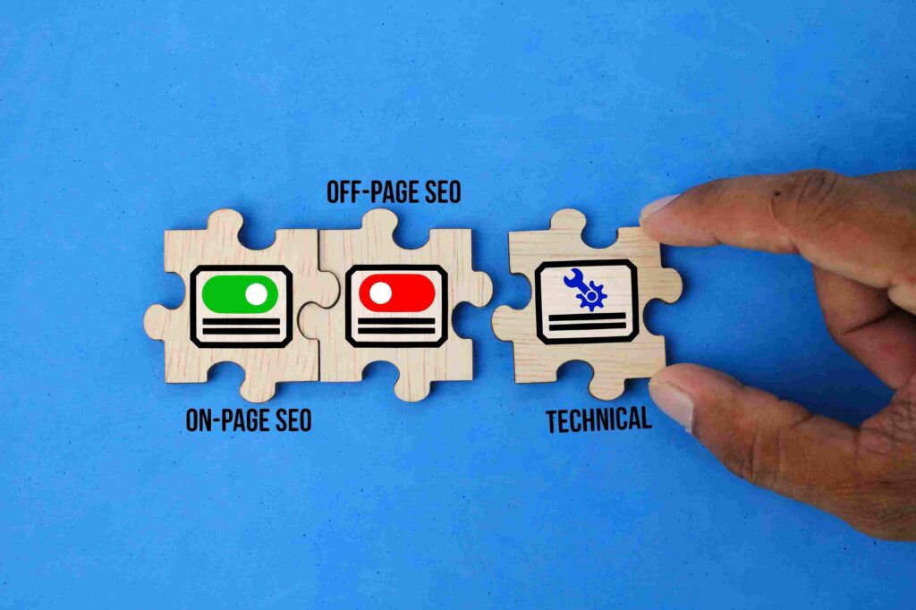 Três tipos de SEO representados em peças de quebra-cabeças